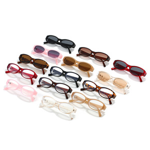 Lunettes de soleil rétro élégantes à petite monture pour femmes avec verres de protection UV400 Classe 2, monture complète ovale, idéales pour les voyages et la conduite - Product Image 2