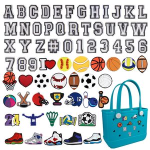 Abalorios con letras deportivas para bolsos Bogg: Fútbol, Béisbol, Sóftbol, Baloncesto, Fútbol Americano, Voleibol – Insertos para decoración de bolsos de playa - Product Image 1