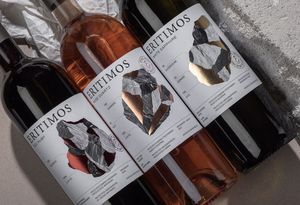 Etiqueta <span class=keywords><strong>de</strong></span> embalaje <span class=keywords><strong>de</strong></span> botella <span class=keywords><strong>de</strong></span> <span class=keywords><strong>vino</strong></span> <span class=keywords><strong>de</strong></span> vidrio personalizada Impresión <span class=keywords><strong>de</strong></span> papel autoadhesivo texturizado Hoja <span class=keywords><strong>de</strong></span> oro Etiqueta <span class=keywords><strong>de</strong></span> botella <span class=keywords><strong>de</strong></span> <span class=keywords><strong>vino</strong></span> tinto en relieve - Product Image 3