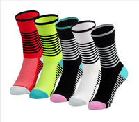Logo personnalisé Chaussettes de football Running Crew en nylon blanches et athlétiques pour hommes