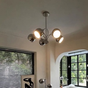 โคมไฟระย้าสไตล์บาวเฮาส์วินเทจ ดีไซน์โมเดิร์นสแกนดิเนเวียน สำหรับห้องนั่งเล่น ห้องรับประทานอาหาร ระเบียง ดีไซน์ยุคอวกาศที่เป็นเอกลักษณ์ - Product Image 4