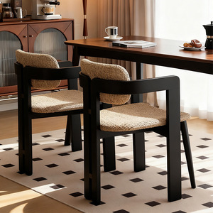 Sedia da Pranzo di Alta Gamma <span class=keywords><strong>in</strong></span> <span class=keywords><strong>Legno</strong></span> di Frassino Bianco Stile Medievale <span class=keywords><strong>con</strong></span> Braccioli e Seduta Imbottita Design Antico per Uso Domestico - Product Image 4