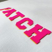 Fabrication d'étiquettes de vêtements personnalisées Patch en caoutchouc Transfert thermique Rétrécissement Impression 3D en silicone sur PET Lavable et imperméable