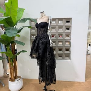 Ensemble de vêtements de boutique : Haut bustier en organza à lacets et baleines, avec <span class=keywords><strong>jupe</strong></span> asymétrique à traîne et effet cintré à la taille - Product Image 2
