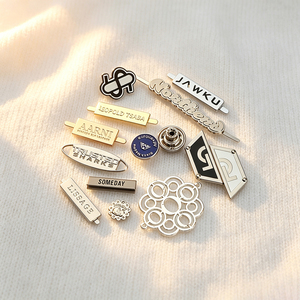 OEM Custom Embossed Metal Prong Label, Electroplated Zinc Alloy Pin Fastening Brand Plaque For Leather <b>Bags</b>, Sandals, Belts - Product Image 5