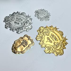 Etiquetas de Papel de Aluminio Dorado con Diseño en Relieve 3D de Alta Calidad, Personalizadas para Botellas de Vino y Perfume, Artesanías Metálicas, Etiquetas de Embalaje Personalizadas - Product Image 5