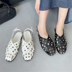 Sandales d'été pour femmes de haute qualité, style décontracté et plat, idéales pour les vacances, avec rivets, respirantes, à talon bas, pour la saison printanière - Product Image 1