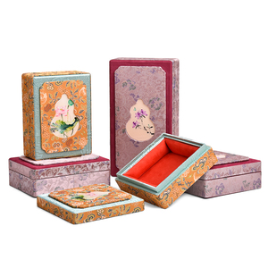 Coffret cadeau de bijoux JINSKY de style chinois en brocart brodé avec un motif floral pour le rangement de colliers et de pendentifs - Product Image 2
