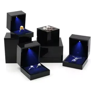 Led Black High Glossy Geschilderde Sieraden Box Led Light Ring Ketting Verpakking Sieraden Dozen Met Spotlight