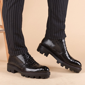 Chaussures Richelieu Oxford pour Hommes en Cuir Véritable à Bout Pointu et Montantes, Nouveauté 2025, Style Britannique Brogue Sculpté, Idéales pour Affaires, Cérémonies et Mariages - Product Image 5