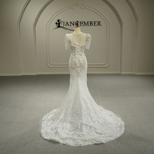 ชุดแต่งงานทรงเมอร์เมดแบบสลิม รุ่น GT26047 สไตล์โมเดิร์นโบโฮ แขนสั้น ปักลายลูกไม้ แต่งดอกไม้ พร้อมชายกระโปรงยาวแบบชาเปล - Product Image 4