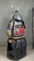 Ensemble complet d'armure de samouraï Yoroi sculpté, casque Maedate doré traditionnel en forme de V, Menpo gris, pour adulte, décoratif et portable