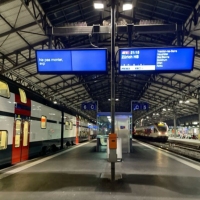 Affichage des informations sur les trains à la gare, système PIDS LED haute luminosité, affichage en temps réel des horaires des trains, moniteur de quai, OEM personnalisé