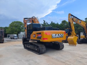 รถขุดรุ่น 215C ที่ใช้กับรางตีนตะขาบแบบกว้างสำหรับพื้นที่เปียกชื้น ให้แรงกดต่ำบนพื้นดิน เหมาะสำหรับพื้นที่เกษตรกรรมที่เป็นโคลนและพื้นที่ลุ่มน้ำ - Product Image 4