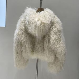<span class=keywords><strong>Manteau</strong></span> d'hiver en fourrure de mouton à capuche Veste de mouton douce et bouclée <span class=keywords><strong>Manteau</strong></span> en fourrure de Mongolie véritable pour femmes - Product Image 4
