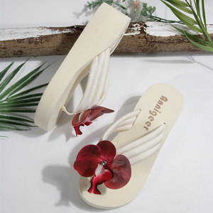 <span class=keywords><strong>Chanclas</strong></span> de <span class=keywords><strong>Playa</strong></span> Casuales de Moda de Verano de Alta Calidad con Parte Superior de Lona Ligera para <span class=keywords><strong>Mujer</strong></span> con Decoración de Flores Artificiales - Product Image 3
