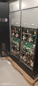 Sistema de Alimentación UPS Power Xpert 9395 de 825 kVA, 825 kW, 400 V, Doble Conversión, Trifásico, Industrial, en Línea - Product Image 2