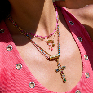 Collana Charm da Donna con Pendente Esagonale in Madreperla, Incisione 'Love', Collana a Croce con Corda Colorata, Gioiello Delicato a Tema Amore - Product Image 3