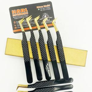 Pince à épiler HARL Beauty Instruments en acier inoxydable noir et or avec embout lisse de 11 mm pour extensions de cils et sourcils - Product Image 6