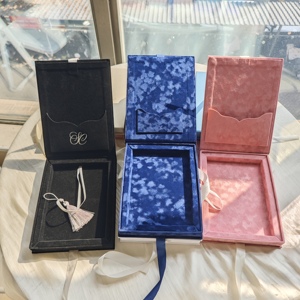 Cajas de Regalo Magnéticas Plegables Cubiertas de Terciopelo de Tamaño Personalizado para Joyería, Cajas de Regalo de Gamuza para Negocios VIP - Product Image 5