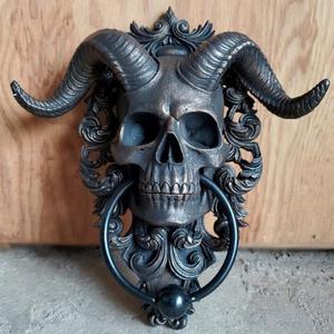 2022 nuevo diseño puerta aldaba decoración resina cabeza <span class=keywords><strong>de</strong></span> cabra figura colgador resina Punk <span class=keywords><strong>Satan</strong></span>ás cabeza <span class=keywords><strong>de</strong></span> oveja <span class=keywords><strong>estatua</strong></span> colgante <span class=keywords><strong>de</strong></span> pared artesanías - Product Image 2