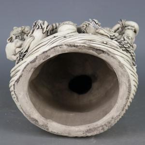 Porcellane antiche vecchie merci in ceramica brillante dolce bianco smalto rilievo Guanyin <span class=keywords><strong>Buddha</strong></span> <span class=keywords><strong>statua</strong></span> decorazioni per la casa vasi in ceramica decorazione di porcellana - Product Image 6
