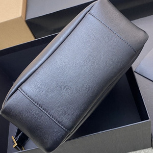 Sac fourre-tout grand format pour femme, version haut de gamme, de qualité supérieure, à porter à l'épaule ou à la main, de Guangzhou - Product Image 3