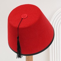 Sombrero turco Fez de fieltro rojo personalizado con borla negra, accesorio de disfraz marroquí para adultos para fiestas informales y al aire libre
