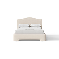 FERLY Mobilier de chambre intemporel : Tête de lit camelback artisanale, lit plateforme rembourré, ensemble de tables de chevet personnalisable