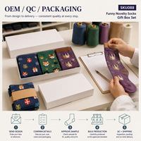 Coffret cadeau de trois paires de chaussettes originales, fantaisie et amusantes, en tricot, avec motifs vierges, couleurs inaltérables, échantillons approuvés pour l'impression, emballage de vente au détail