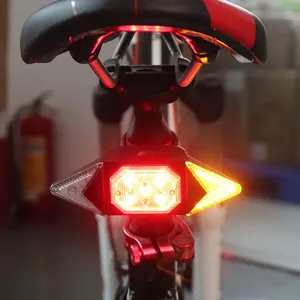 Feu arrière de vélo intelligent à télécommande en ABS, fixation sur tige de selle, 4 LED bleues, 5 LED rouges, 30 LED jaunes SMD, 6 options de clignotants, recharge USB, IPX4 - Product Image 1