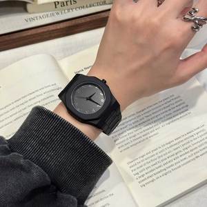 Bán Buôn Tùy Chỉnh Cổ Điển Quy Mô Người Đàn Ông Của Thạch Anh Xem Hợp Kim Nhựa Trường Hợp Với Kính Quay Số Cửa Sổ Hiển Thị Nhà Sản Xuất Cung Cấp Trực Tiếp - Product Image 3