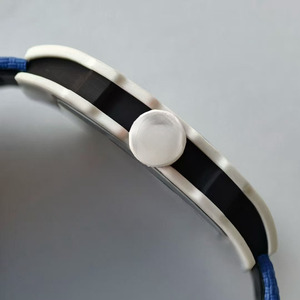 Montre pour homme en fibre de carbone, nouvelle, luxueuse, tendance, résistante aux chocs, étanche, ultra-fine (7,8 mm), cadran squelette, 26 ans de garantie. - Product Image 4