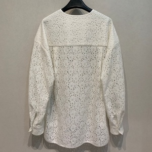 เสื้อเบลาส์คอกลมแขนยาวปักลายดอกไม้3D - Product Image 2