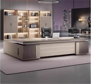 Mesa de oficina de lujo de madera y <span class=keywords><strong>diseño</strong></span> de sillas Juego de <span class=keywords><strong>escritorio</strong></span> de oficina ejecutiva Gerente Muebles de oficina Muebles comerciales <span class=keywords><strong>escritorio</strong></span> de trabajo - Product Image 3