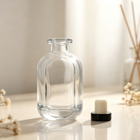 Bouteille diffuseur en verre facetté 100/150/200/500ml, design incurvé à coupe plate, base épaisse et lourde avec bouchon, emballage personnalisé avec logo