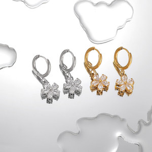 YF6635 Nouvelles boucles d'oreilles créoles en acier inoxydable plaqué or 18 carats en forme de fleur douce, anti-ternissement, imperméables - Product Image 2