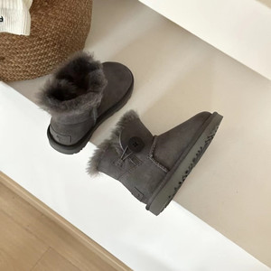 Botas de nieve de diseñador para mujer, botines al por mayor, botas cálidas de piel sintética tipo pantufla para mujer, plataforma de piel de oveja para invierno - Product Image 3
