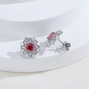 Pendientes de diamantes rojos con corte cojín en oro blanco de 9K Messi Jewelry MSE-953 para mujer - Product Image 2