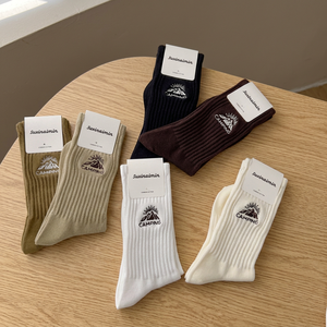 Chaussettes mi-mollet côtelées Suxinaimin en coton de couleur unie avec logo pour adultes, idéales pour le camping et les tenues décontractées d'été - Product Image 1