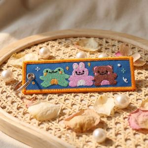 Porte-clés tissé brodé personnalisé avec logo sur mesure et motifs animaux/poupées – Porte-clés brodé durable - Product Image 5
