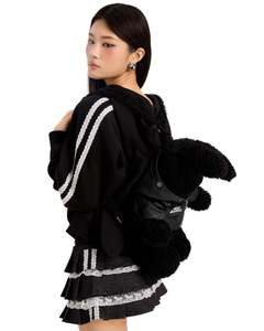 Mochila de Conejo de Peluche Negro con Detalle de Chaqueta de Cuero con Capucha y Correas de Peluche, Estilo Urbano - Product Image 5