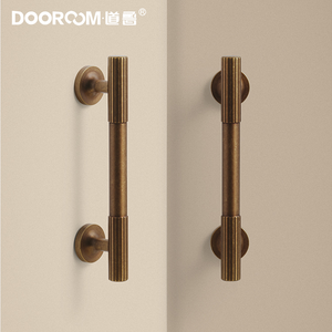 DOOROOM Pomello per Mobili in Ottone Massiccio Bestseller, Maniglia a T Deluxe con Strisce Dorate per Cassetti e Armadi - Product Image 4