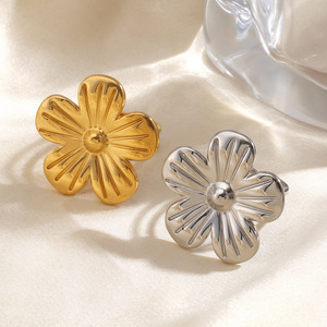 Fashion Stainless Steel Electroplated 18K Gold Flower Ring - Unique Hip-hop Trendy Women's Flower Ring for Wholesale - Product Image 1