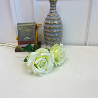 Eleganter Einzelstiel-Seidenrosenstrauß, Ideal für Hochzeiten und Heimdekoration. Auswahl an Kunstblumen zum Valentinstag