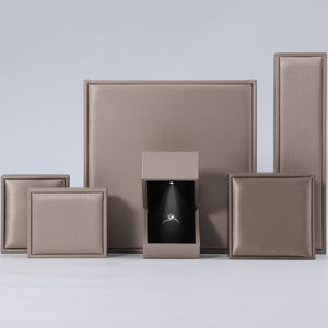 Caja de Joyería de Lujo al por Mayor con Luz Led y Logo Personalizado, Empaque para Collar, Pulsera y Anillo en Cuero PU Dorado de Primera Calidad - Product Image 3