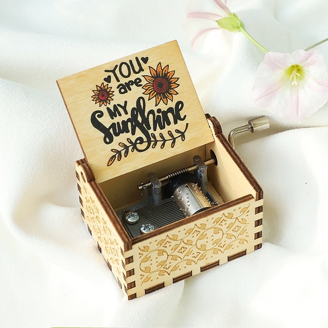 Hot Sale Hand Cranked Wooden Music Box Popular Automatic Winding Music Box Vintage Color Printed Toy Music Box Supplier
