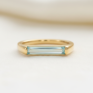Anillo de Compromiso de Moissanita Verde Azulado en Oro de 14K, Anillo de Aniversario Minimalista con Diseño Inspirado en lo Vintage - Product Image 2