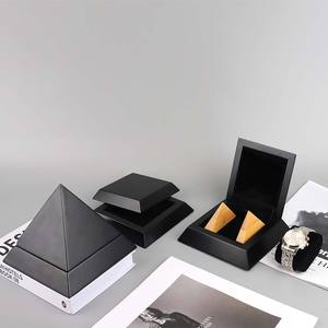 SUNDO Novo estilo luxo veludo preto travesseiro triângulo jóias pulseira caixa presente embalagem único relógio de madeira caixa - Product Image 2