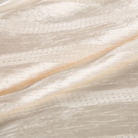 Tissu en polyester plissé à la main, satin froissé teint en fil, pour hijab et abaya, respirant, à mémoire de forme, 95 g/m², commande en gros